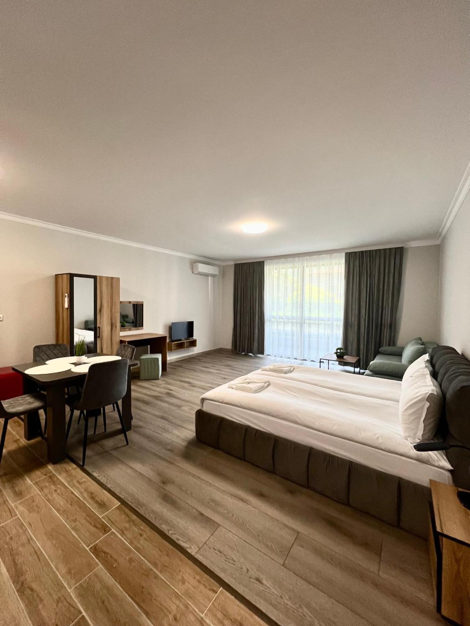 Green Park Apartments And Rooms For Guests Асеновград Екстер'єр фото